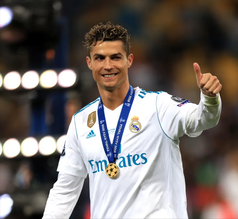 儿时教练去皇马看c罗,发现他随身携带一张记录所有成就的纸