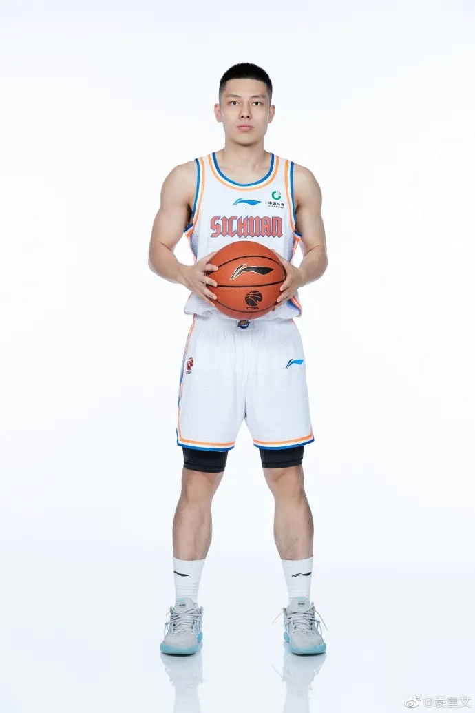 袁堂文晒新赛季定妆照:道阻且长,行则将至