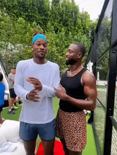 两个热火的传奇重聚了!巴特勒和韦德在场外同框