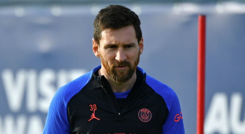 曝巴萨CEO因财政状况反对续约梅西,巴萨天价条款获认可拒不放手,梅西难说再见,巴萨官方解释不续约梅西:经济和制度因素的制约,梅西宣布留在巴萨1