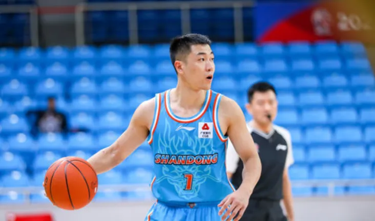 高诗岩35分17助攻 高诗岩扣篮 高诗岩扣篮赵睿 高诗岩三人篮球表现