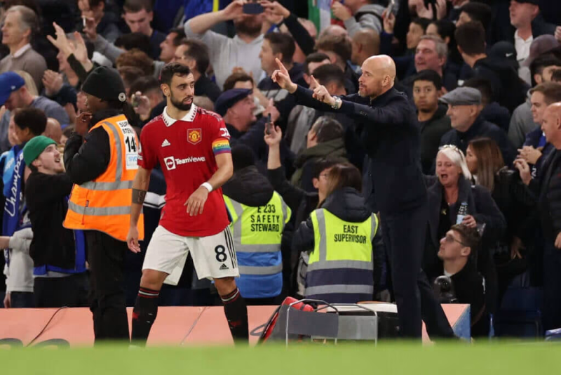 ta:滕哈格对阵切尔西时不断临场指挥,并疯狂向球员提要求