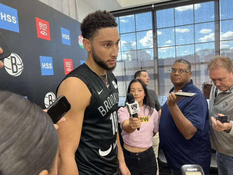 西蒙斯为什么不打中锋,西蒙斯打小前锋,西蒙斯可以打中锋,西蒙斯是中锋吗