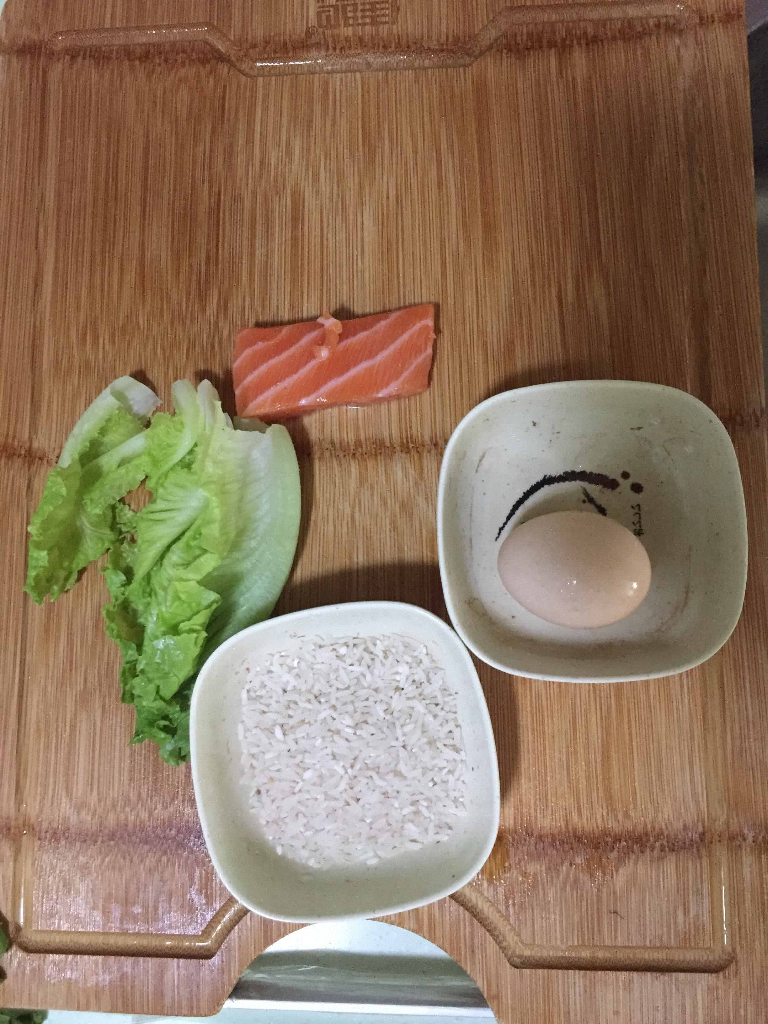 宝宝辅食-三文鱼蛋黄粥,促进宝宝大脑发育,宝宝更聪明!