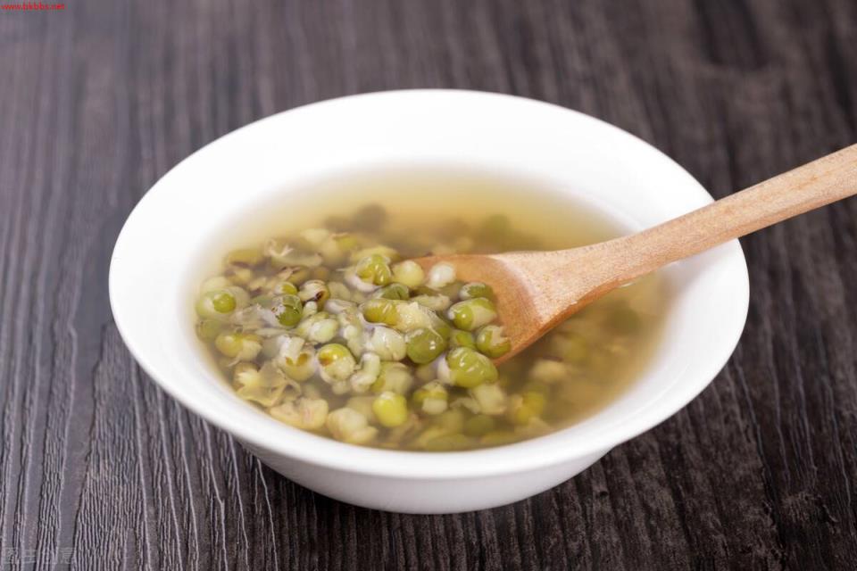 煮绿豆汤绿豆要泡多久?煮绿豆汤绿豆皮可以吃吗-壹健康经验