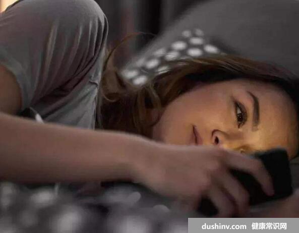 熬夜胸会变小吗，会影响乳房健康(警惕熬夜的坏处和危害)