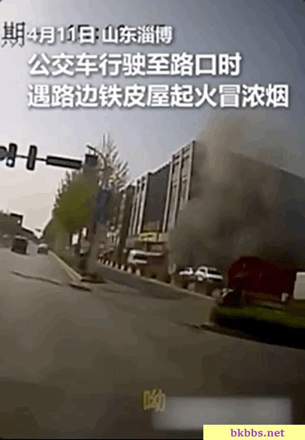 “希望累的时候，他能有个肩膀靠一靠……”