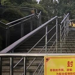 上海外滩长草?记者连夜去看了