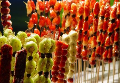 吃糖葫芦有啥好处？糖葫芦太红不要买