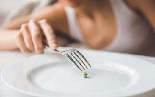 间歇性禁食是流行的减肥方式 禁食并不适合所有人