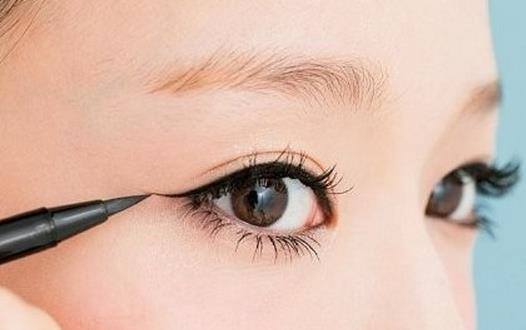 看过来!粗细眼线画法详解