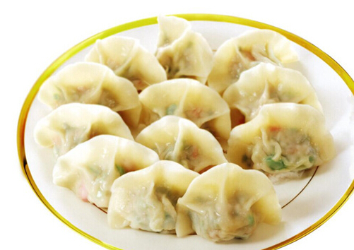 煮饺子时饺子会粘在一同怎样办？水里加点盐
