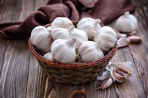 大蒜、牛蒡、韭菜、洋葱等食物中的菊糖不易消化,能帮助吸附肠内残余糖分。