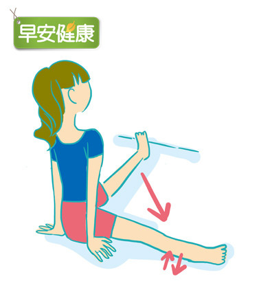 膝窝拍地,打造长直腿2