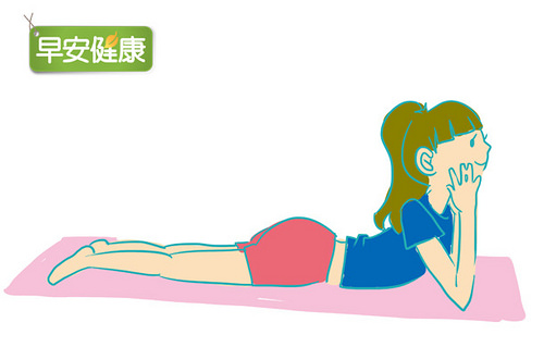 屈膝踢臀,彻底消小腹