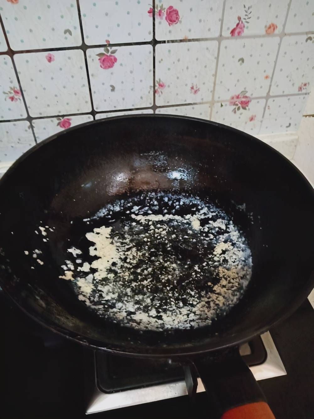 为什么不粘锅用着用着就粘锅了?这三点太多人犯了,赶紧改吧