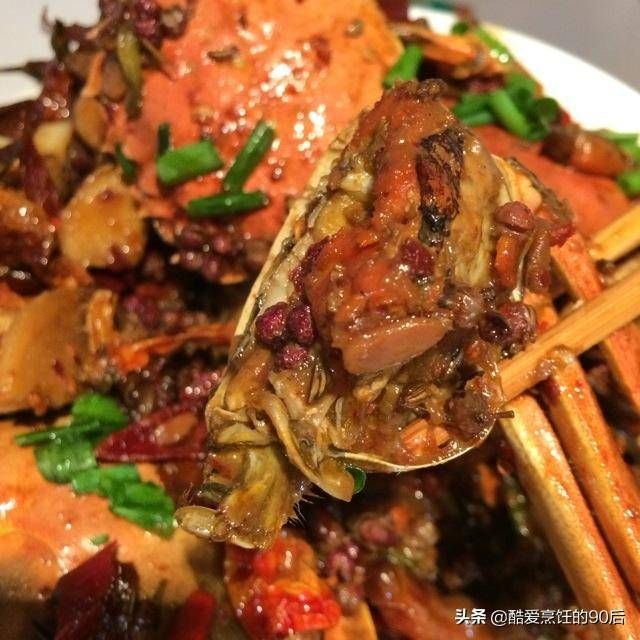 香辣蟹别直接下锅爆炒,试试这做法,蟹肉紧致,蟹黄不掉落,实用