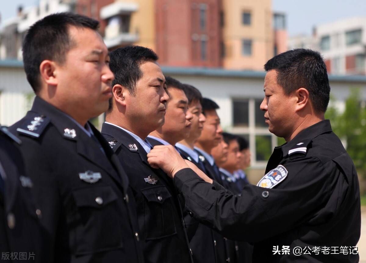 晒晒狱警工资条,算上补贴有6位数,但3个劣势也很明显