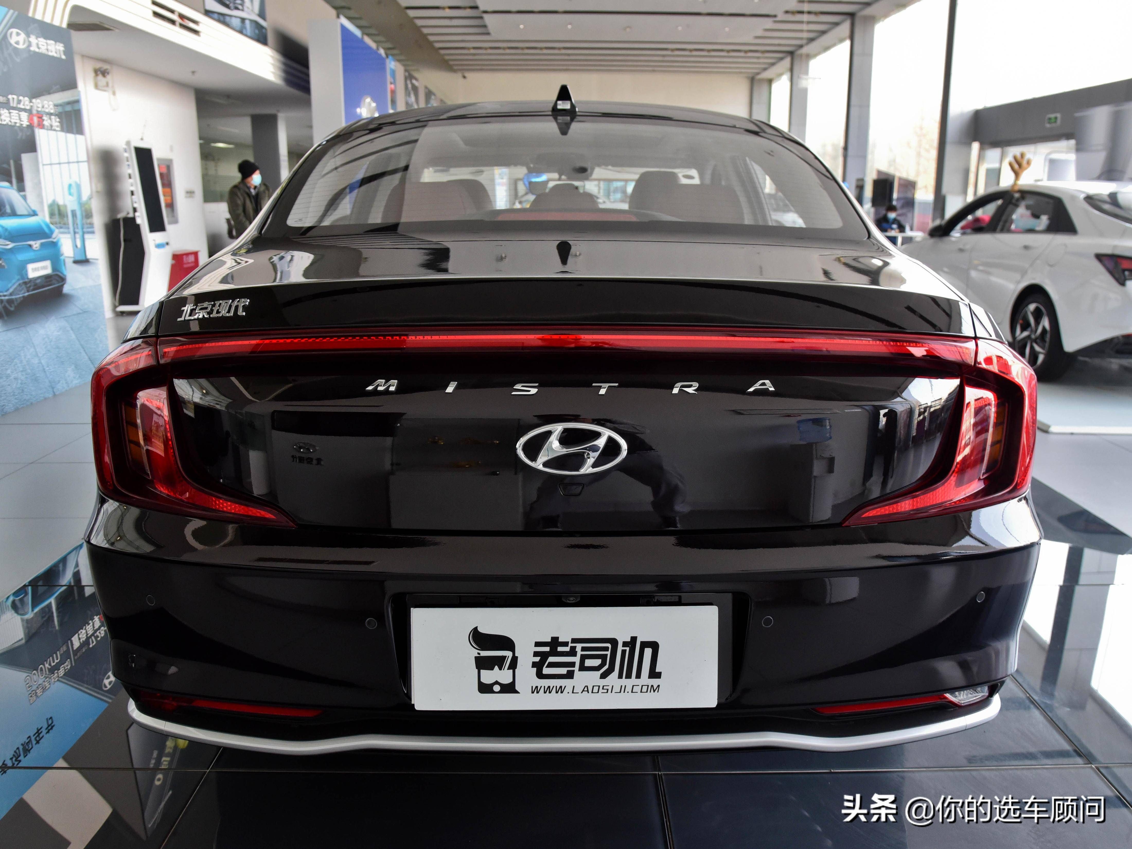 油耗5.3L,有大轿车牌面,合资轿车中性价比它真高,实拍现代名图