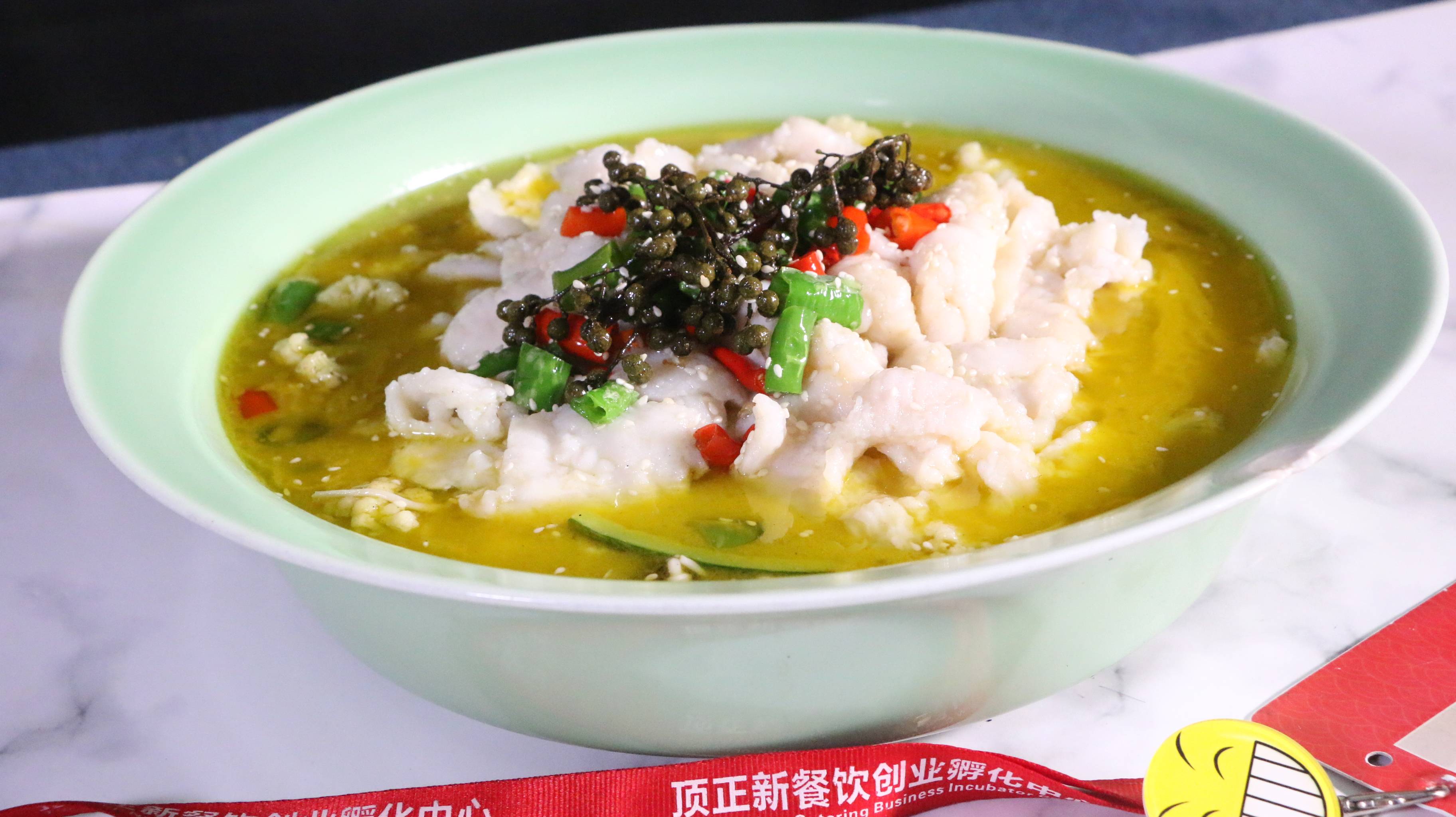 顶正小吃培训:美味爽口酸菜鱼培训,味道很是赞