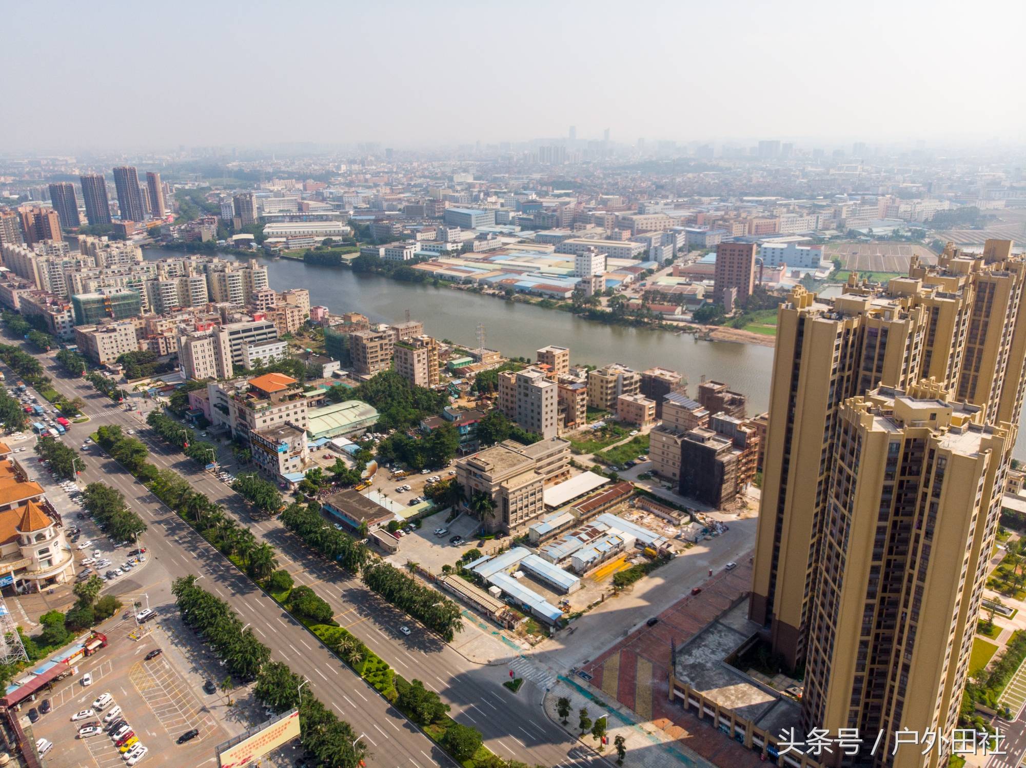 高清航拍东莞沙田镇中心繁华商圈,未来大湾区的滨海特色小镇