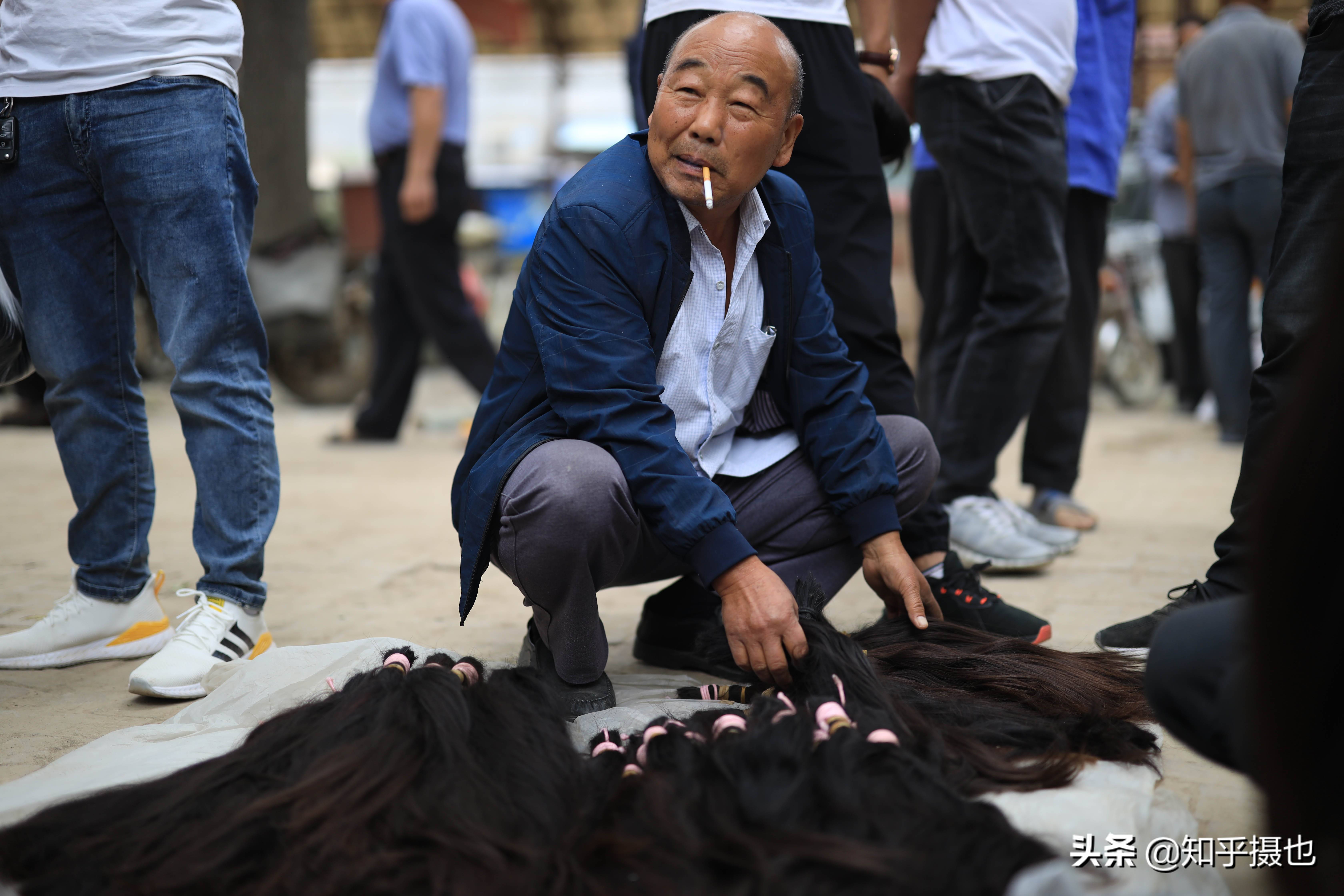 “中国发都”鄄城,最原始的地摊式买卖,简单直接效率快
