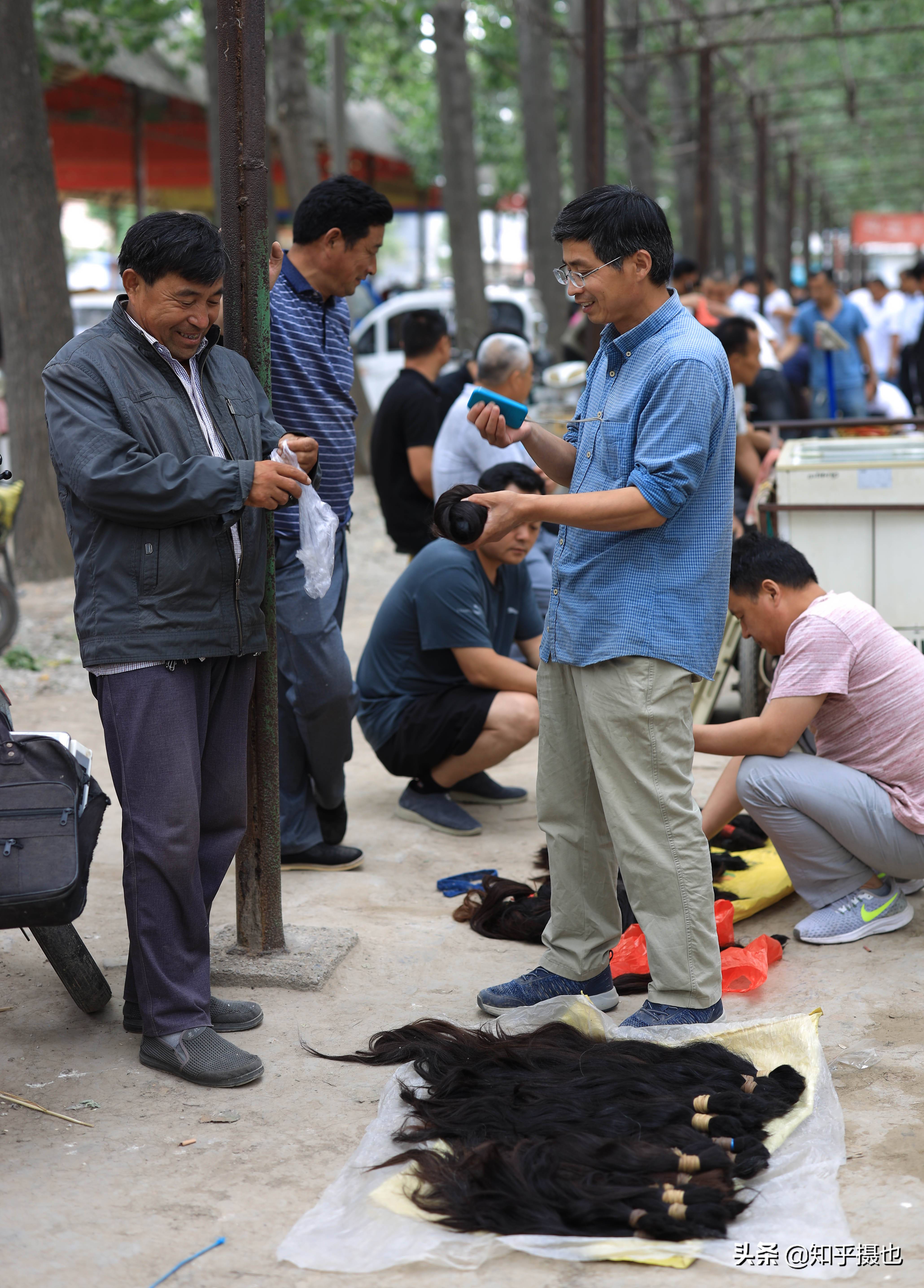 “中国发都”鄄城,最原始的地摊式买卖,简单直接效率快