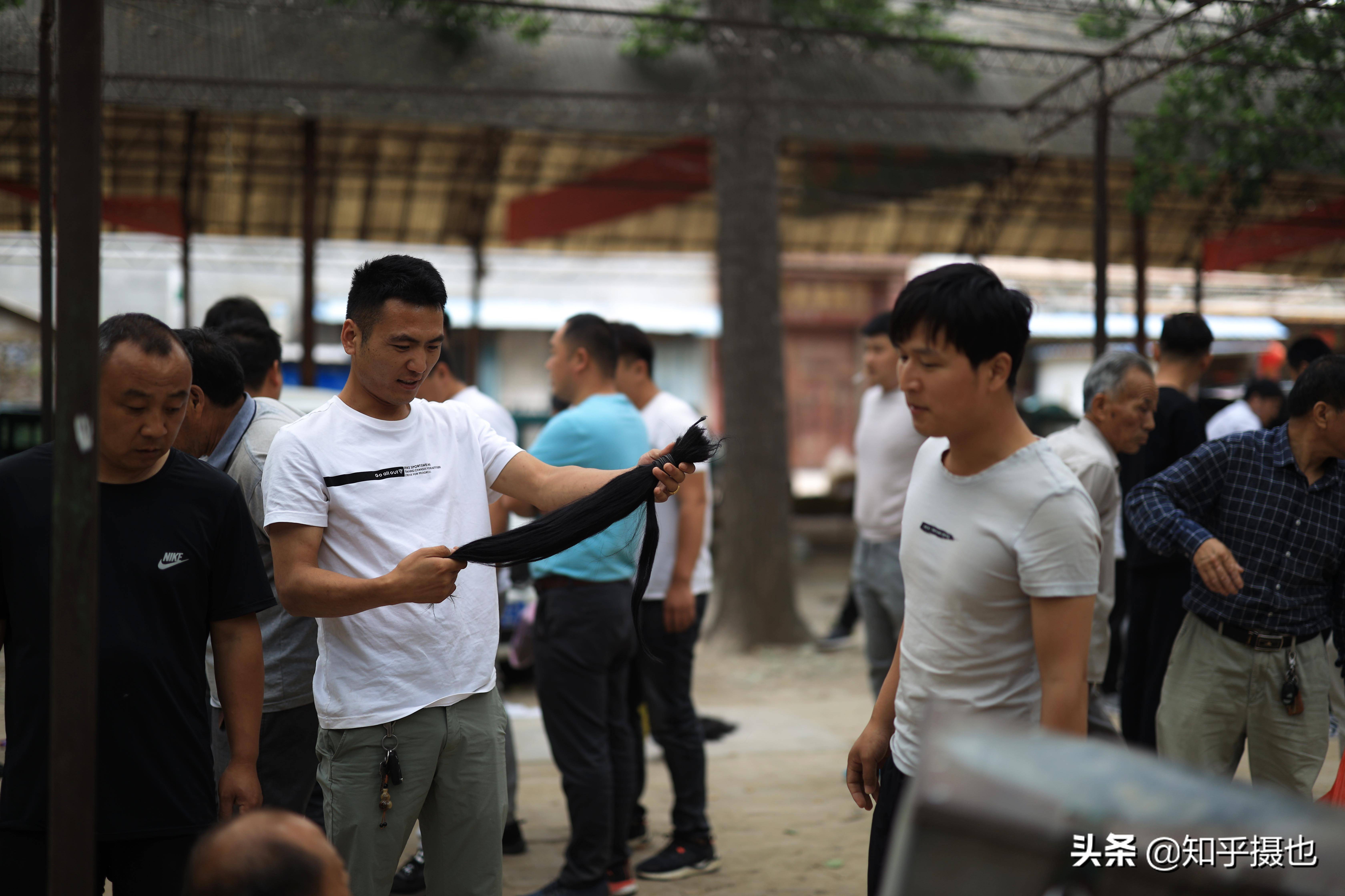 “中国发都”鄄城,最原始的地摊式买卖,简单直接效率快