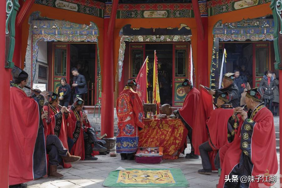 去五丈原拜诸葛亮衣冠冢,却看到一个莫名其妙的碑