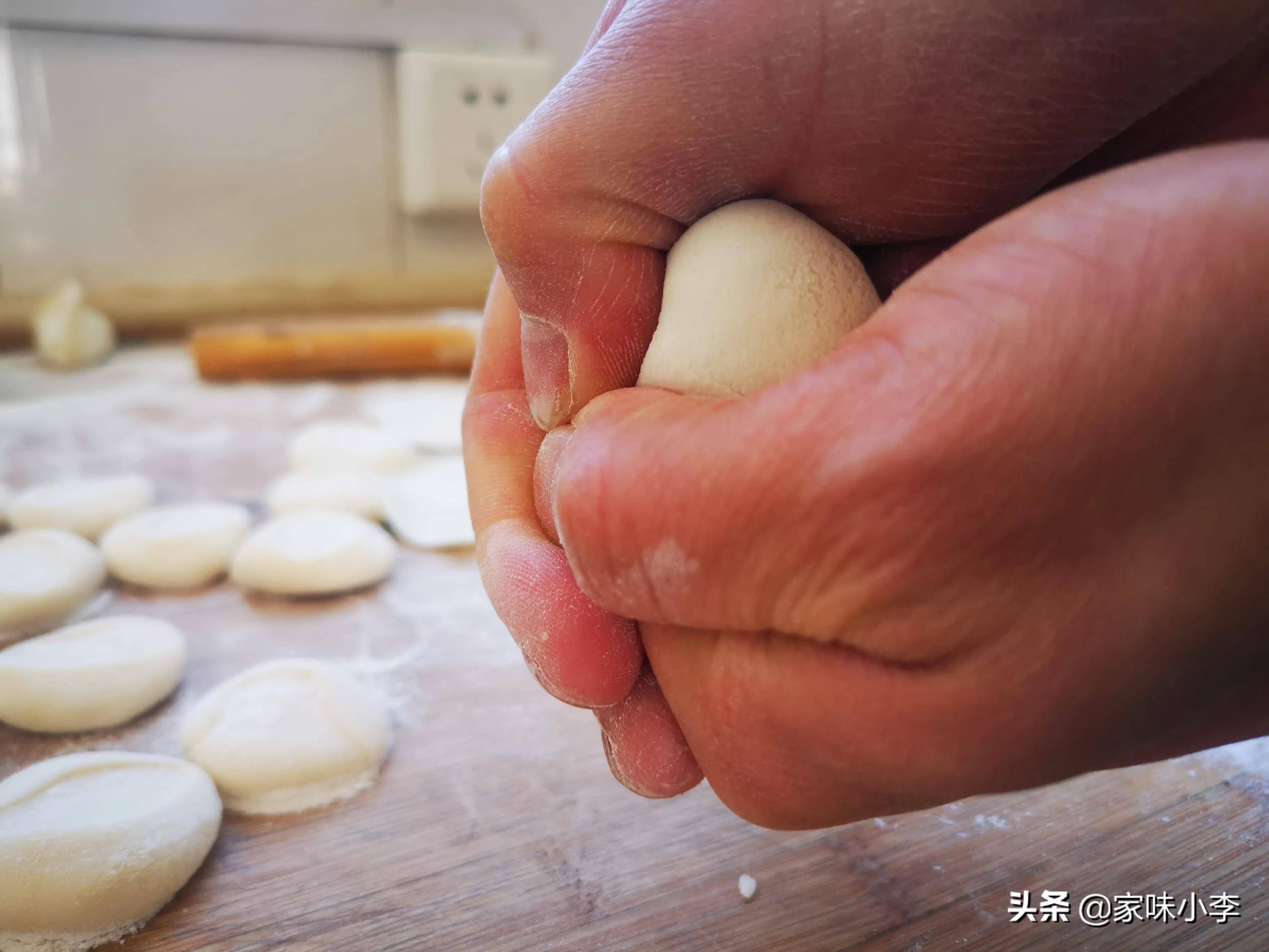 蒸饺,和面用冷水还是热水?记住这3点,不粘不烂,放凉都不硬