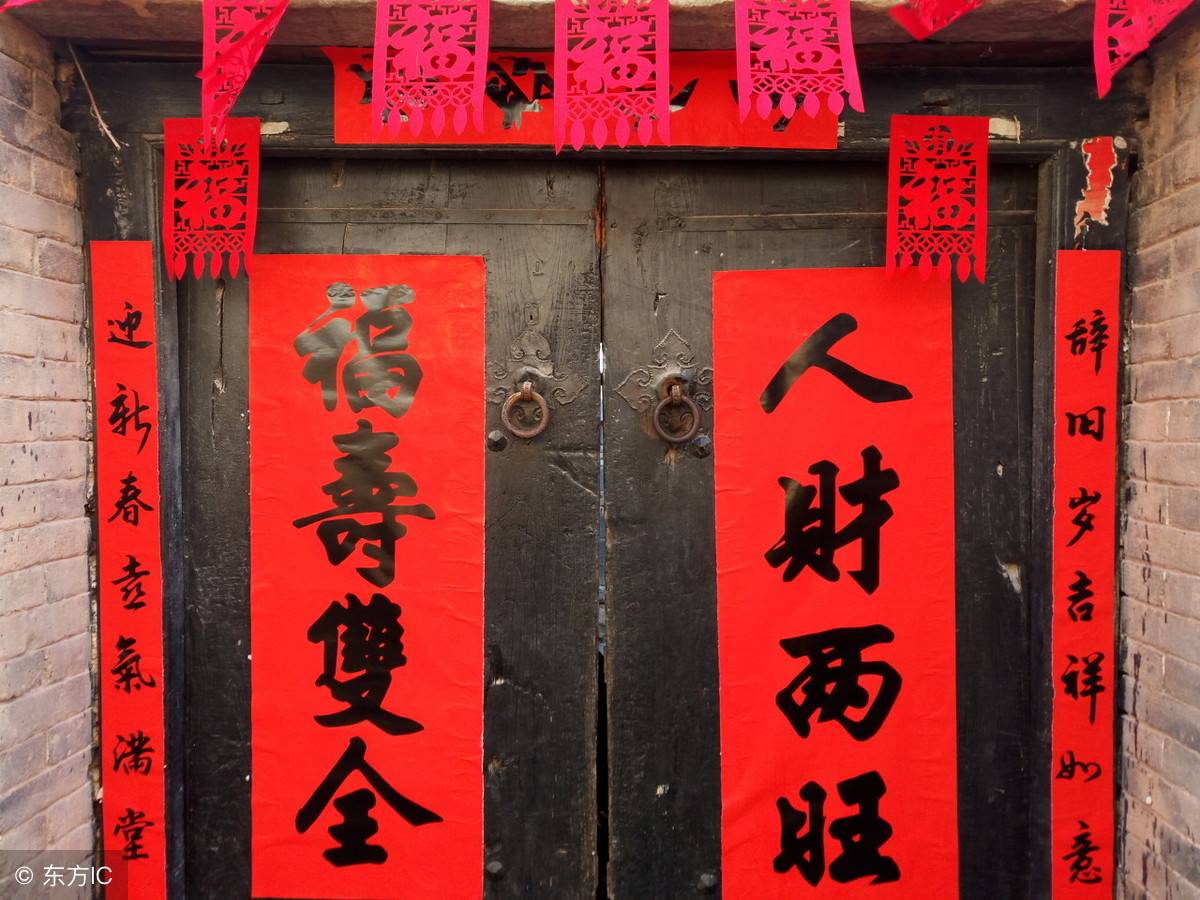 今年春联何时贴突然成问题,不少人腊月二十八就贴,到底为啥?