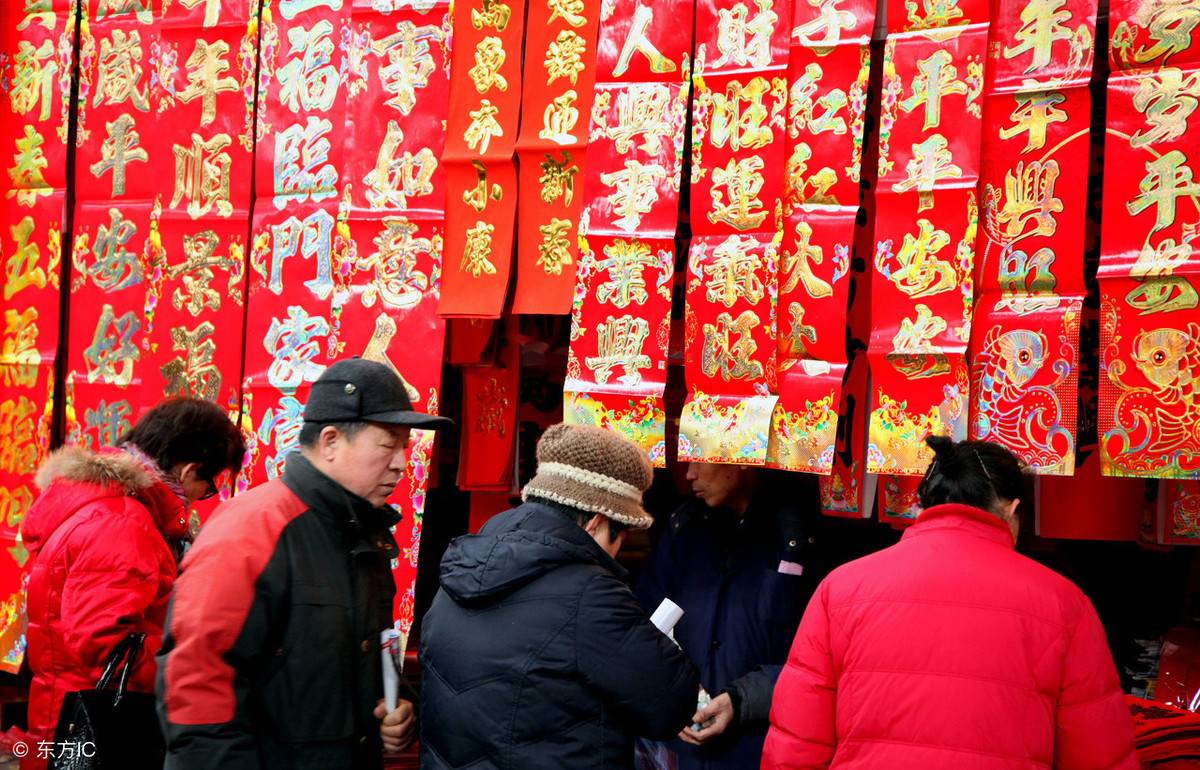 今年春联何时贴突然成问题,不少人腊月二十八就贴,到底为啥?