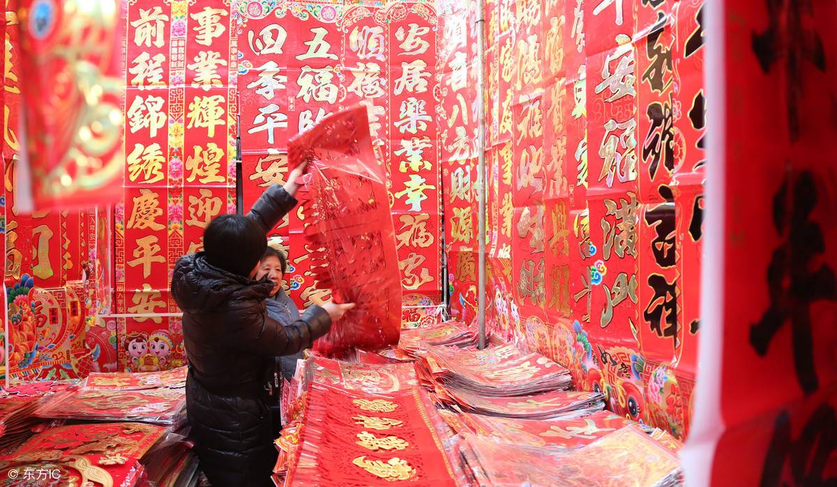 今年春联何时贴突然成问题,不少人腊月二十八就贴,到底为啥?