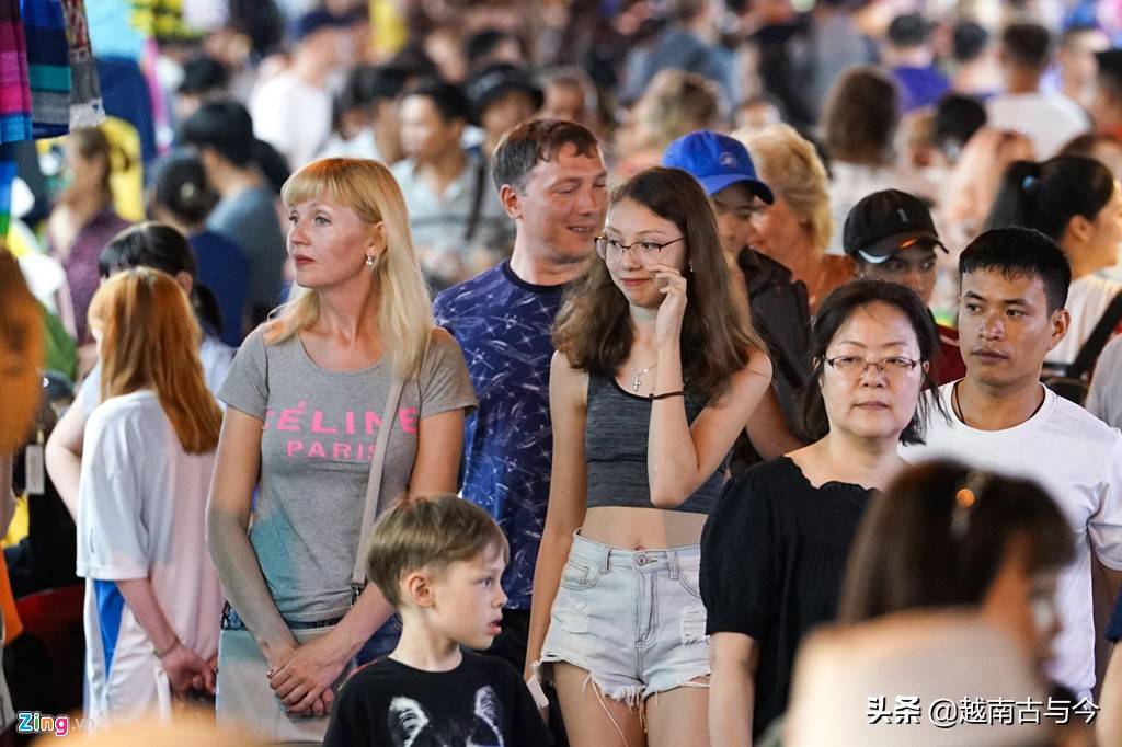 越南芽庄大量外国人聚居,中国人和俄罗斯人最多,连菜单都是中文