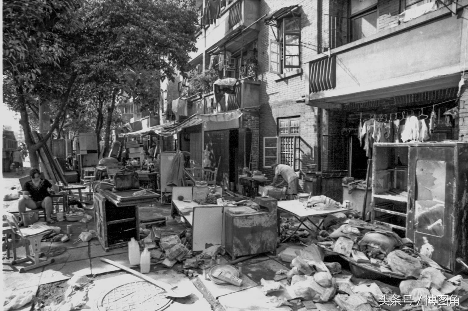 1996年7月,被水围困的广西柳州铁路局