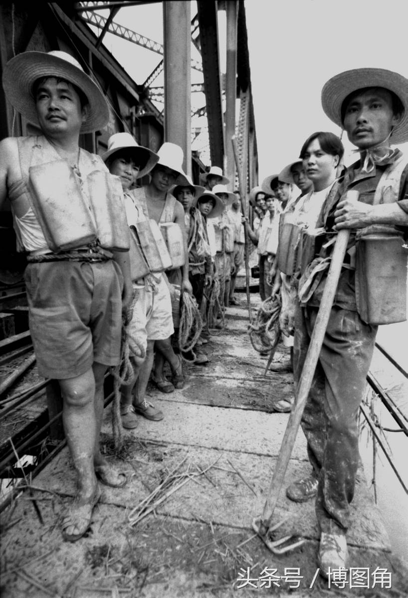 1996年7月,被水围困的广西柳州铁路局