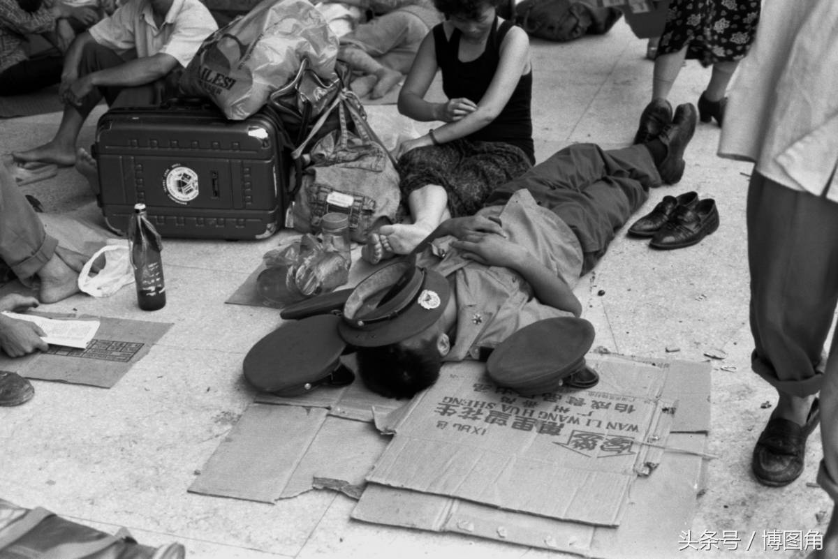 1996年7月,被水围困的广西柳州铁路局