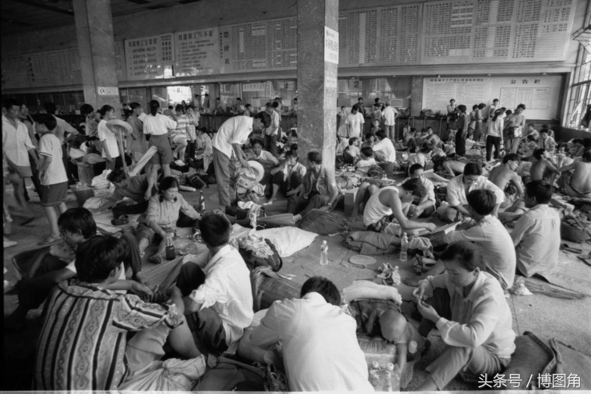 1996年7月,被水围困的广西柳州铁路局