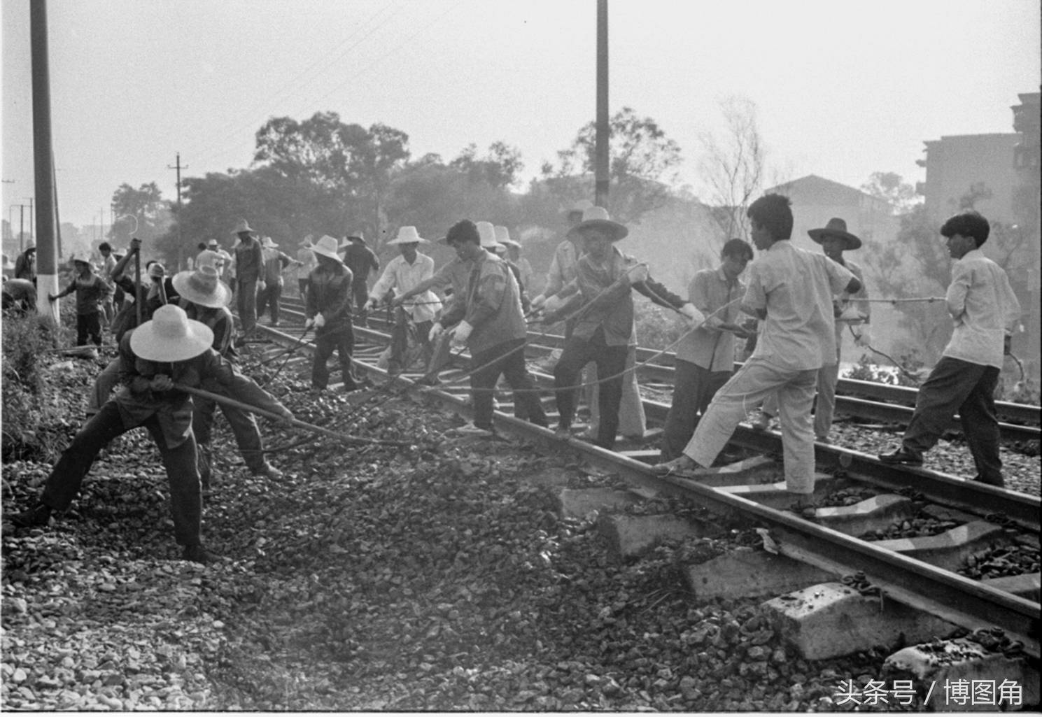1996年7月,被水围困的广西柳州铁路局