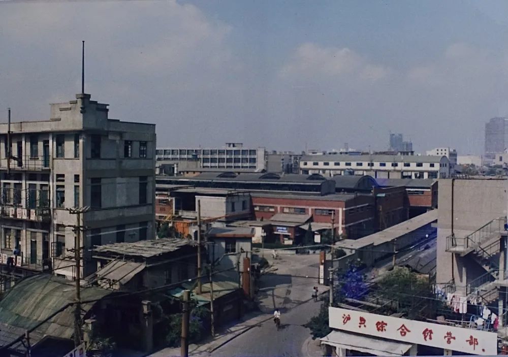 1986年新华路南侧的上钢十厂。图片：区地名办提供