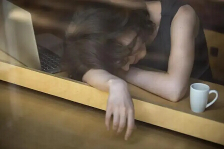 女人为什么总是感觉下面湿乎乎的