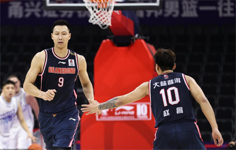 今天北控与广东篮球比赛时 广东队对北控