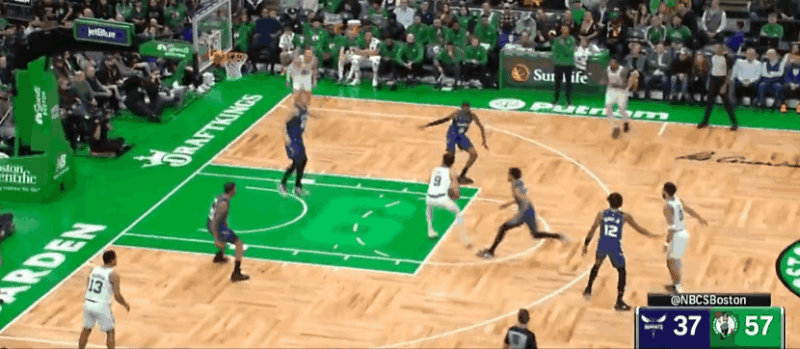 格里芬背后传球