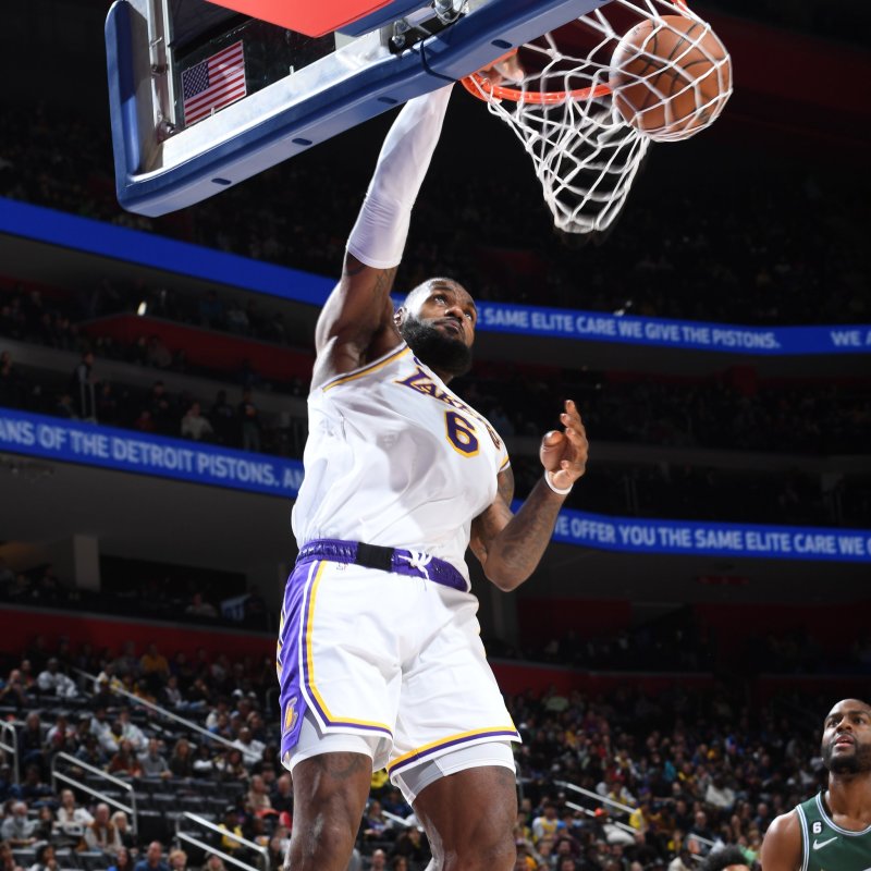 詹姆斯得分超贾巴尔