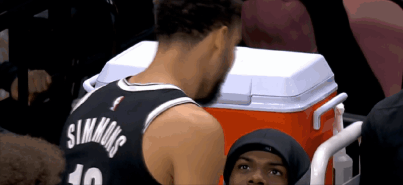 西蒙斯恶意犯规,六次犯规离场,西蒙斯季后赛罚球,西蒙斯被判一级恶意犯规