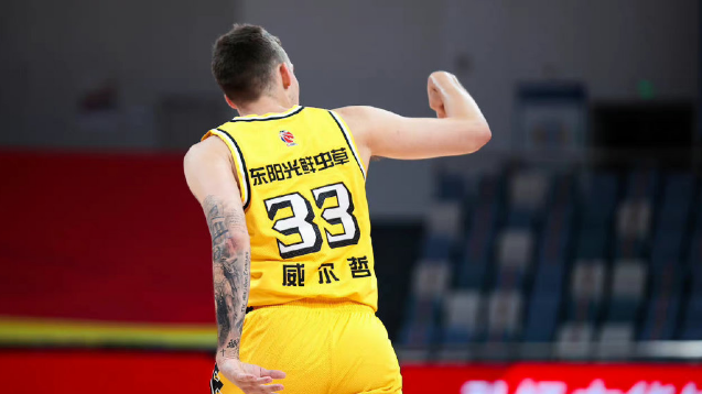 威尔哲全场出战23分钟,19中11得到28分5篮板2抢断