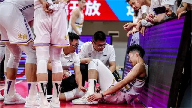 国内媒体:廖三宁脚踝扭伤问题不大,会休息三天左右