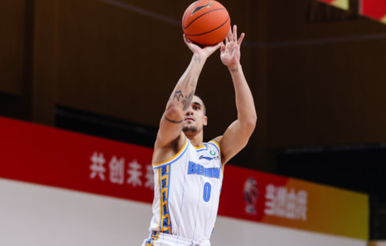 流言板尼克杨:勒布朗毫无疑问比乔丹更优秀!