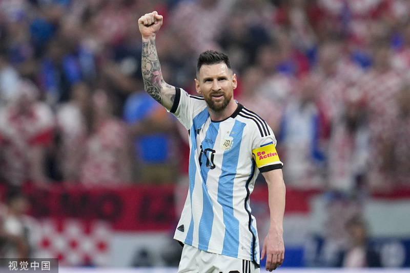 当球迷们看到梅西的时候他们如此激动以致尖叫起来