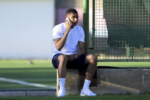 队报:国家队资深球员支持姆巴佩,足协被迫修改肖像权协议